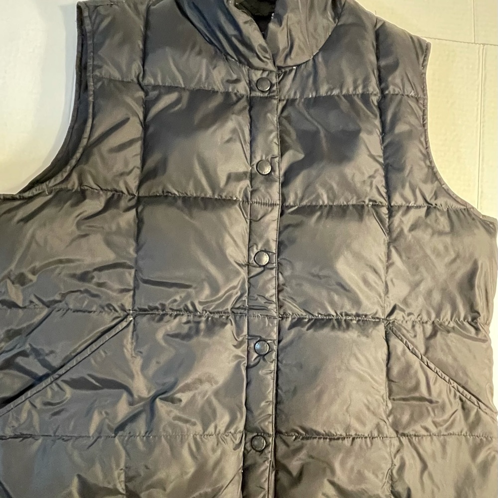 Land’s End Down vest Black snap front Women’s size Medium 10-12